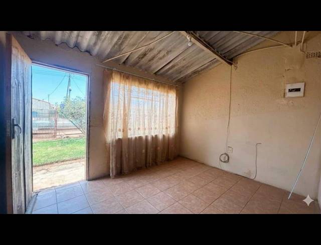 2 BEDROOM HOUSE FOR SALE IN SEBOKENG ZONE 12